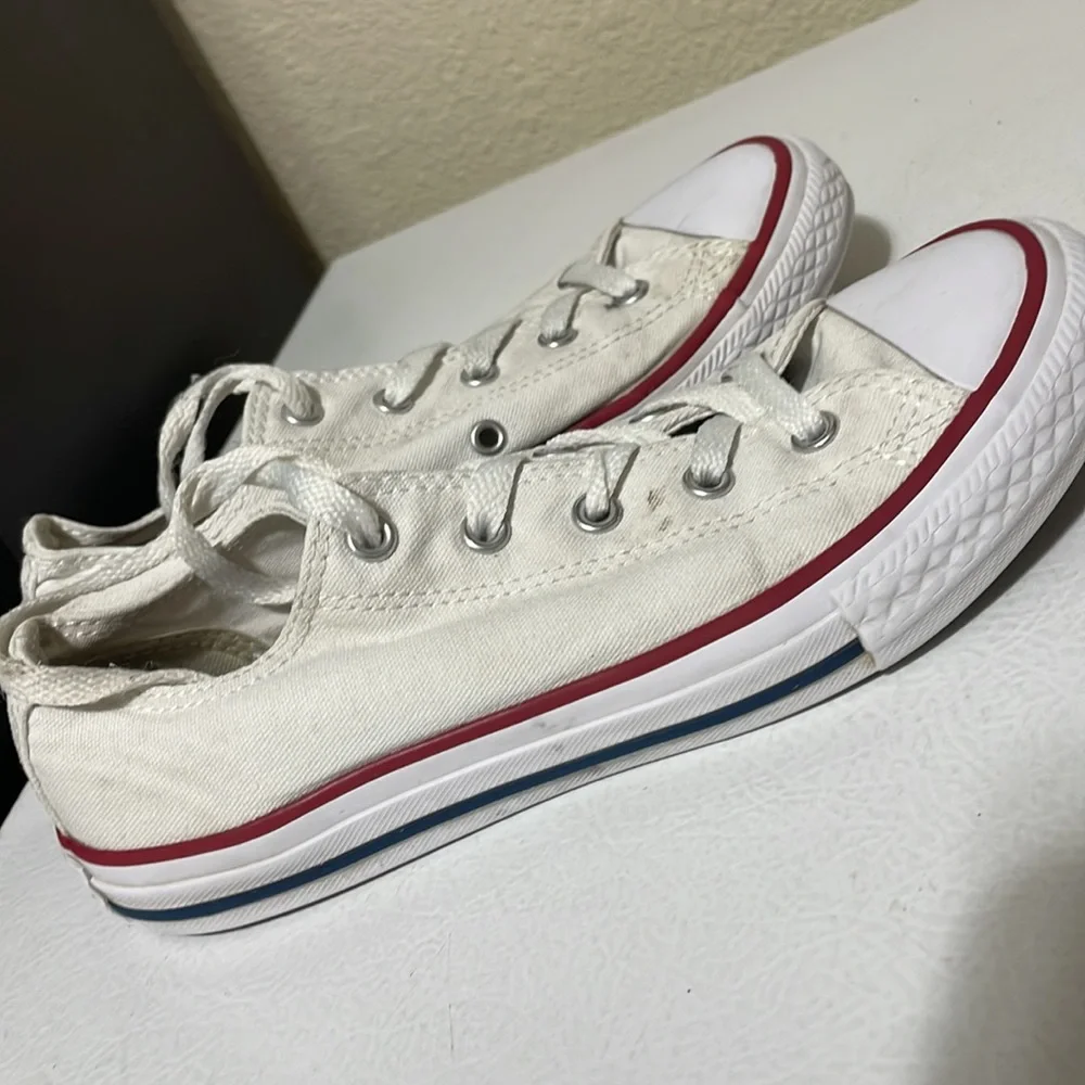 COPY - Converse Youth White All Star Sneakers. Good Condition. Size 3.